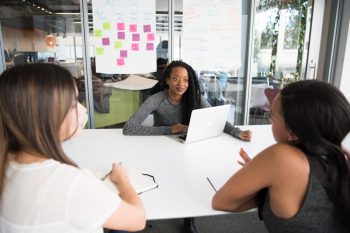 As atividades marcam a comemoração ao Dia Internacional da Mulher e serão realizadas nas unidades da Rede de Ensino, localizadas na Paralela e no Comércio